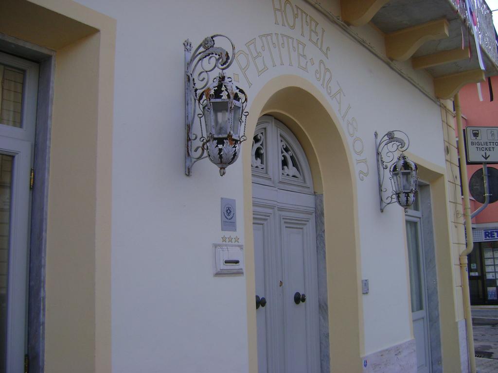 Hotel La Petite Maison Viareggio Exterior foto